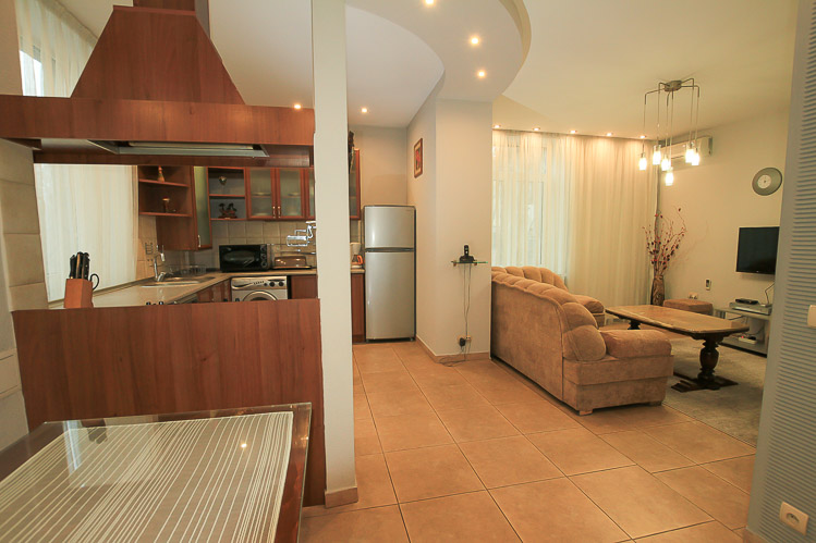 Apartament de închiriat pentru cupluri în Chișinău: 2 camere, 1 dormitor, 60 m²